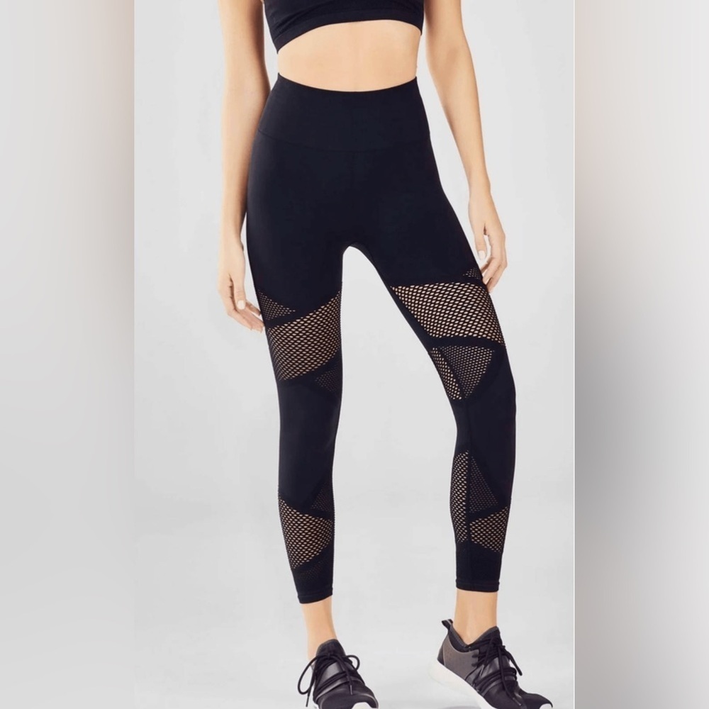 NWT- Fabletics Mosaic High-Waisted 7/8  SIZE: XS/4  COLOR: Black